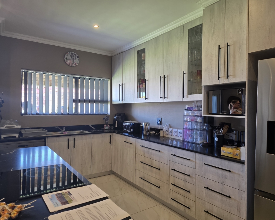 3 Bedroom Property for Sale in Wavecrest Eastern Cape